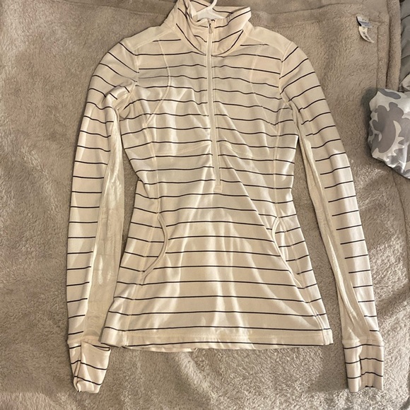 Lulu lemon long sleeve size small - Picture 1 of 6